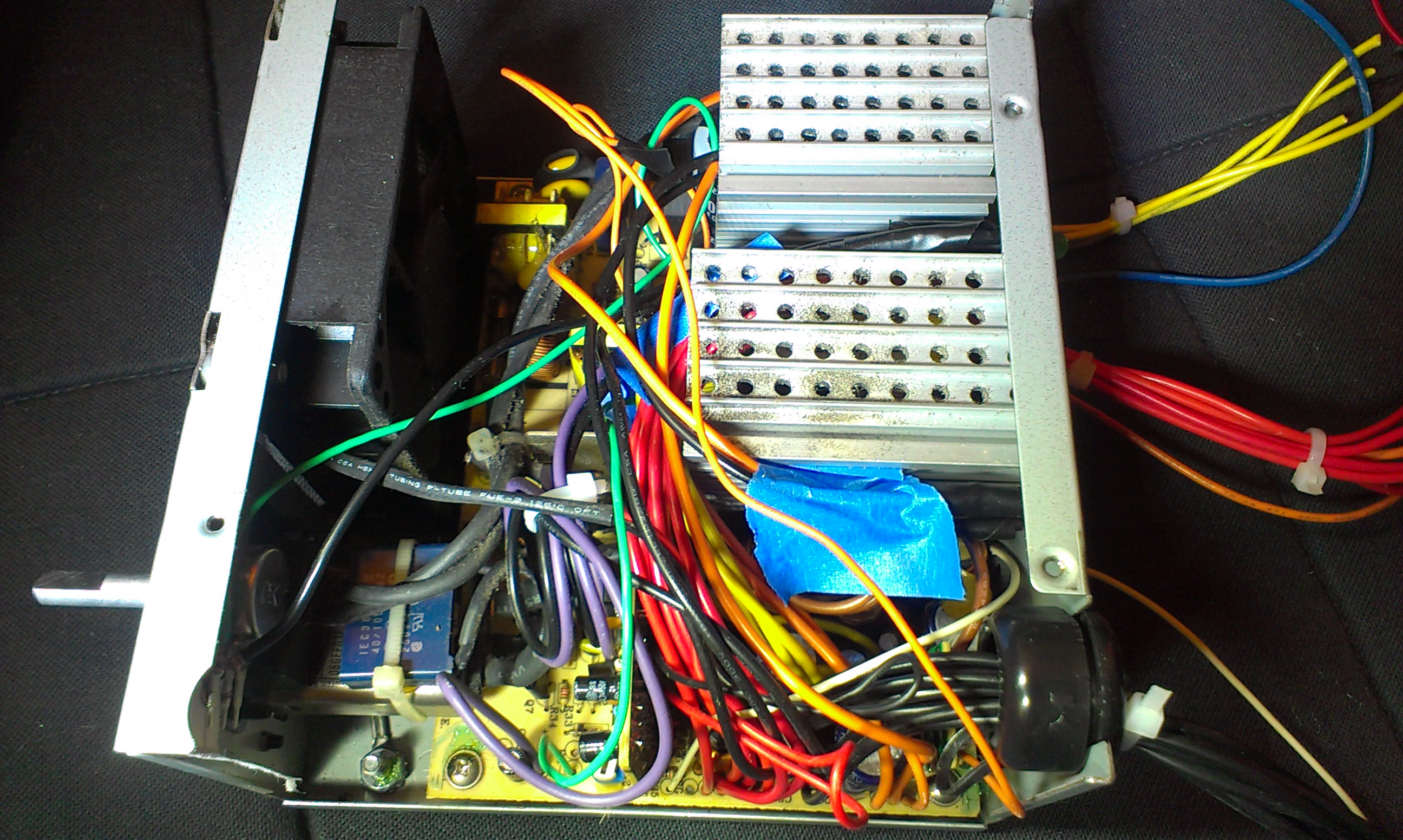 The mess of wiring organization attempt inside the power supply